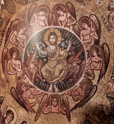 Jezus in de hemel omringd door de serafim en de cherubim; mozaiek Venetië, 14e eeuw